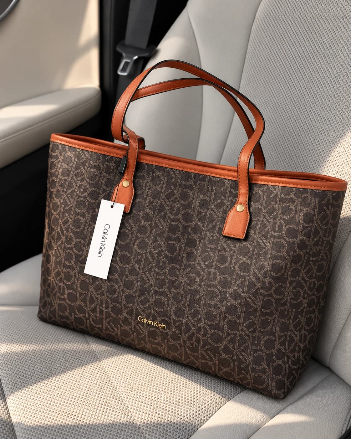 Calvin Klein Tote Bag marrón con monograma y asas color suela