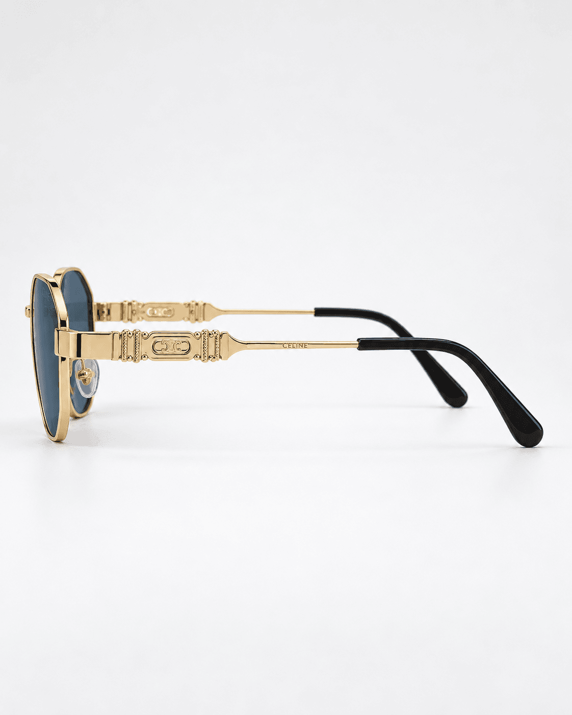Lentes Celine en color dorado / cristales oscuros, vista lateral