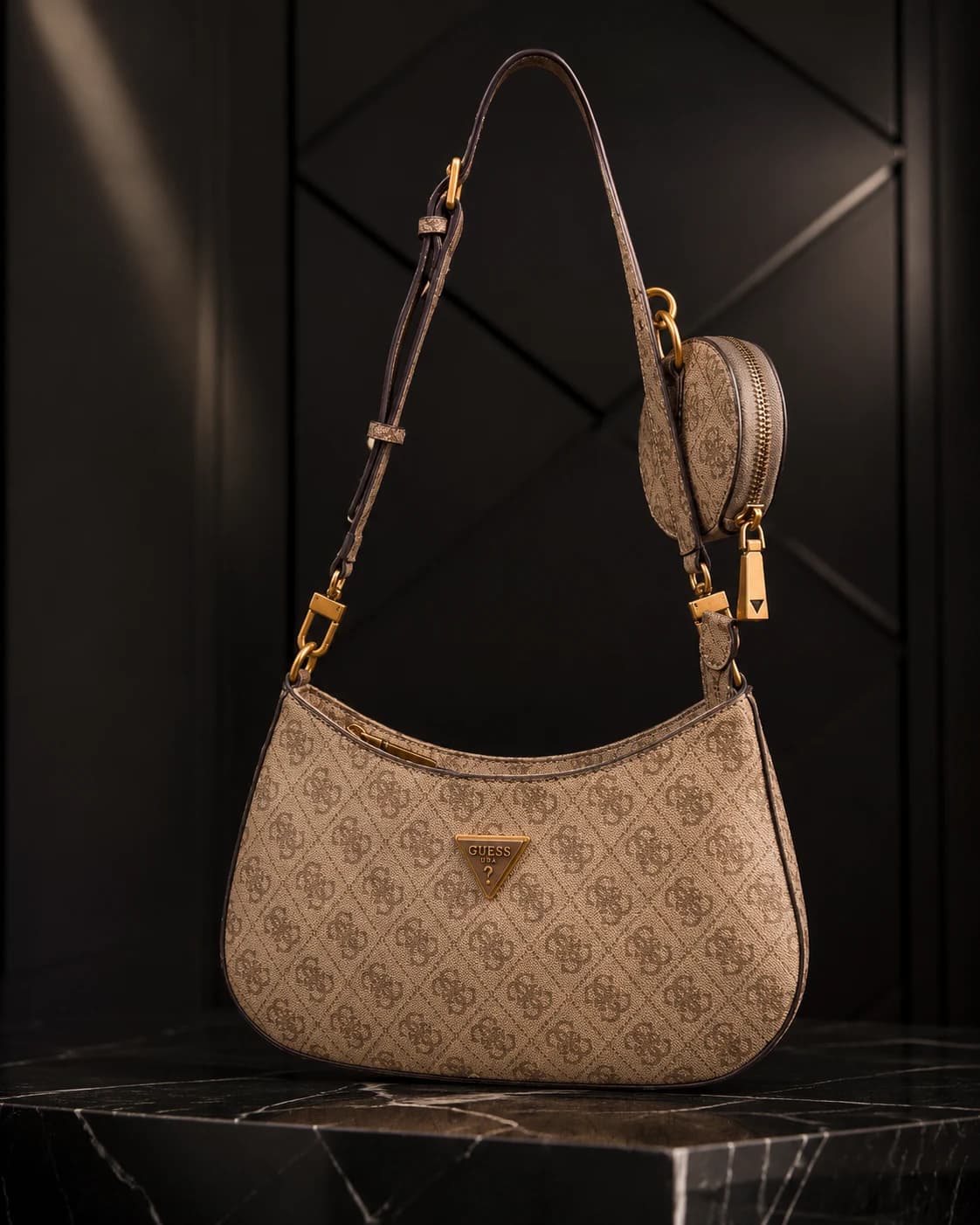 Guess Shoulder Bag regular beige con correa y accesorio redondo