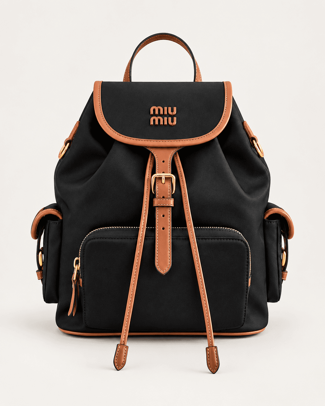 Mochila Miu Miu en color negro, vista frontal