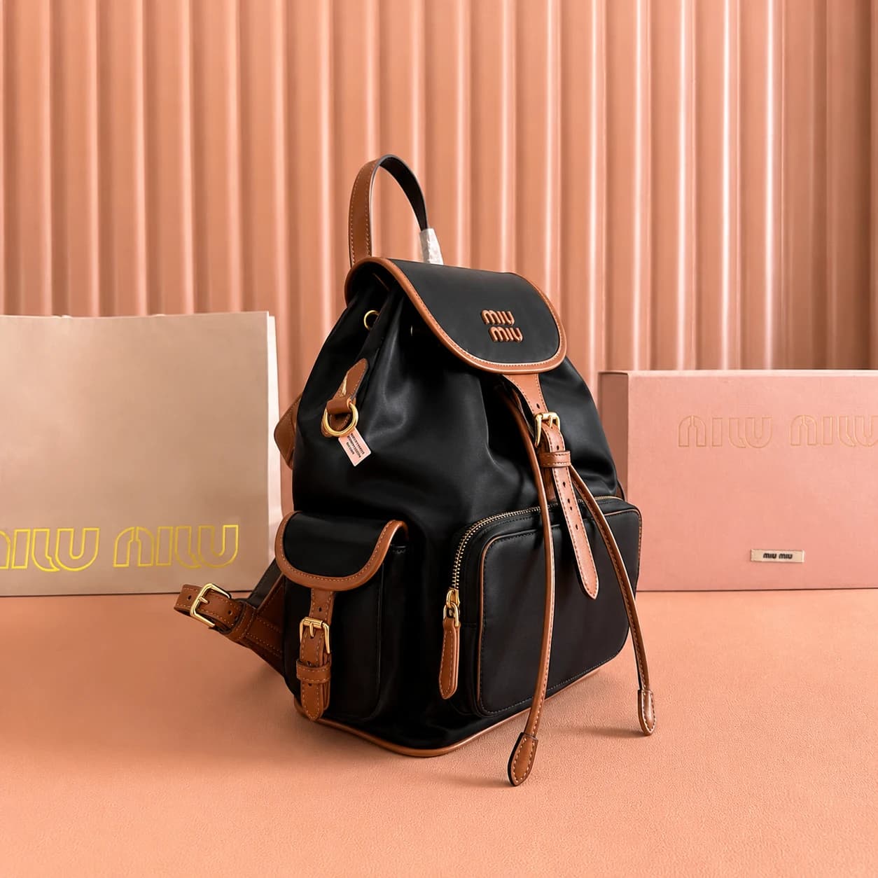 Mochila Miu Miu negra, vista lateral