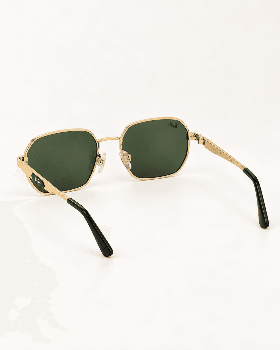 Lentes Ray-Ban Octagonal en color dorado / verde g-15, vista posterior